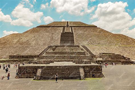  “Teotihuacan Pyramid Complex” 的興建與衰落：探索古代墨西哥文明的輝煌與謎團